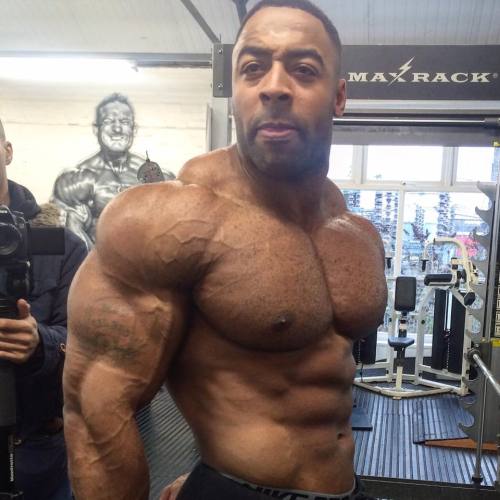 thickasawrist:  Micquel Wright 