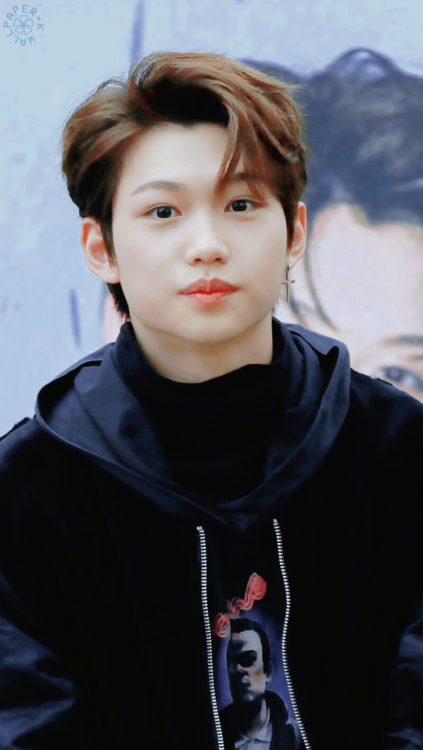 『FELIX』saved? reblog or like© fantaken owner