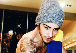 bitchlibra:  Zayn + Beanies (｡♥‿♥｡) 