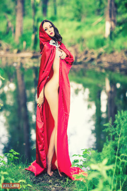 bornbythesea:Little Red Riding Hood © AndreyKa
