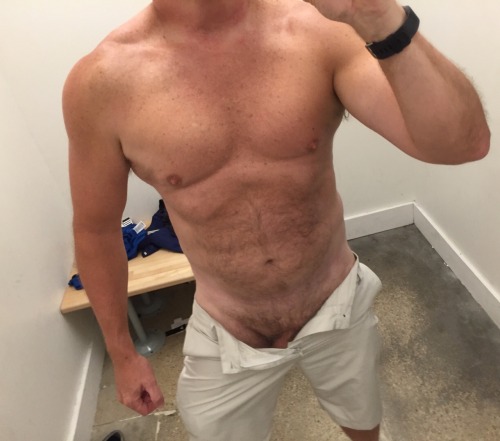 straightcuriousbuds:  You need any help sir?