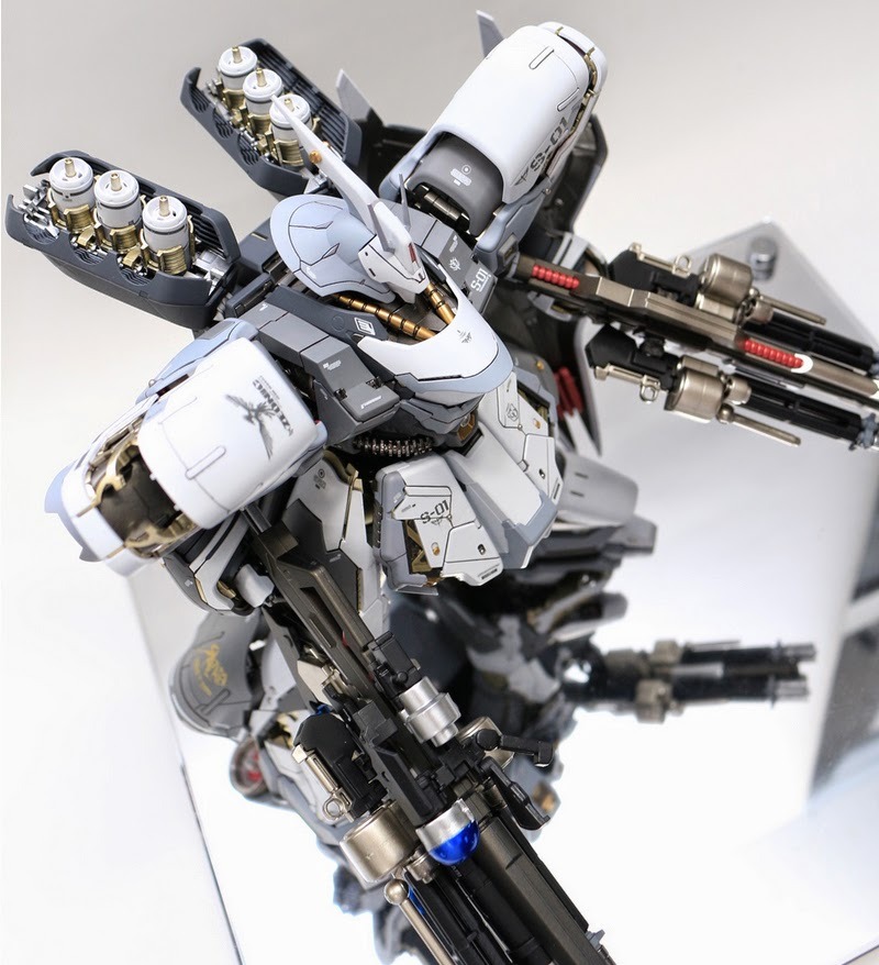 vinh-tee:  So coooool. http://gundamguy.blogspot.tw/2014/05/mg-1100-msn-04-snow-sazabi-custom-build.html?m=1