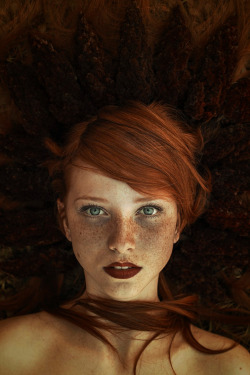 for-redheads:  The Red Queen ~ Asima Sefic by Maja Topcagic 