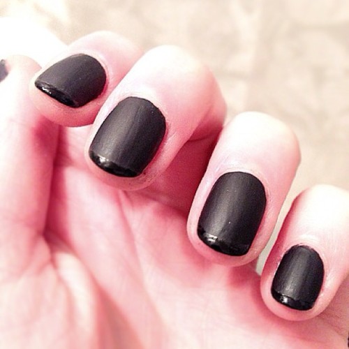 what-do-i-wear:  D.I.Y. Inspiration: used Butter Matte Top coat, and American Apparel black nail pol