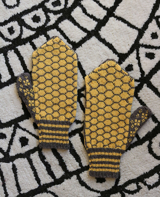 myrrimyrr:  Drunk Girl Designs does it again with Hey Bee-Otch on Ravelry!  
