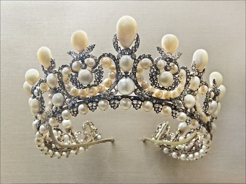 fawnvelveteen:Pearl and Diamond tiara designed by Gabriel Lemonnier (the crown jeweler) and commissi