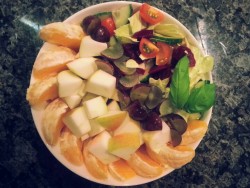apinchofvegan:  Cabbage, cucumber, cherry tomato, grape and basil salad with orange and apple ♥