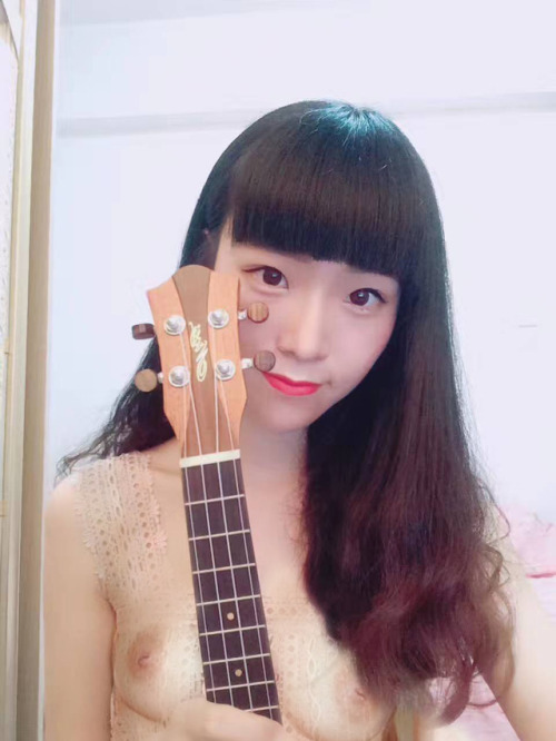mugoumugou: 作品:母狗汤钰汝弹琴