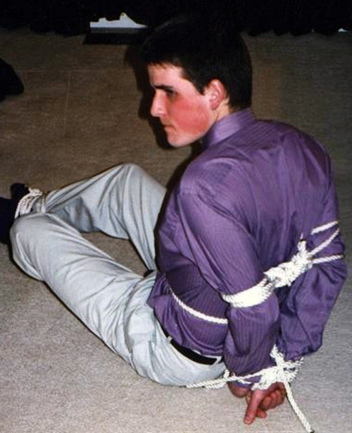 itsthecashmasters:  partygoer aint going nowhere 
