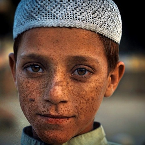 nostalgicpakistani:I hope this little boy knows how beautiful he is (via karachichaiwalla)