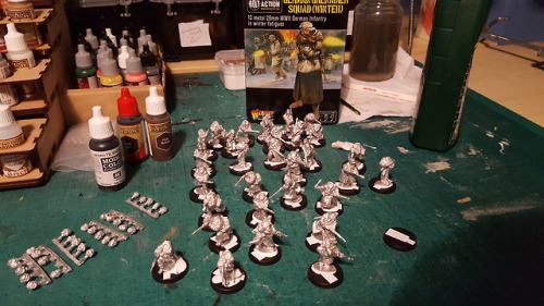 Made a start on my winter Germans for chain of command. It&rsquo;s a nice chance to put metal models