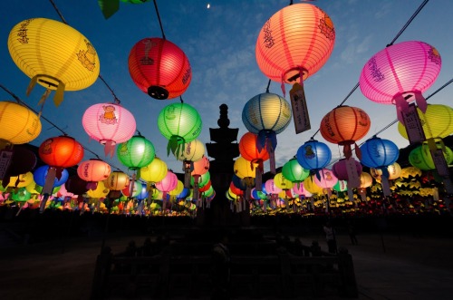 lovesouthkorea: Lanterns at Haeinsa Temple  source: www.10picturesinpohang.com