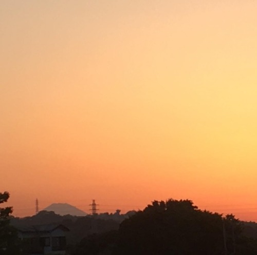 My.fuji in sunset. #mtfuji #lovejapan #japanesescenery #beautifulsunset #sunset #lovejapanese #cocoj