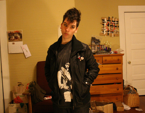 nothing-rhymes-with-grantaire: Round 1 of sort of punk! Grantaire cosplay, I guess. I’ll try b