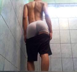 amantedenalgones:  Hora de lavarse esas nalgotas.