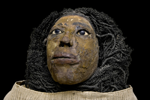 Mummy of Queen HenuttawyHenuttawy was the wife of Pinedjem I of the 21st Dynasty (ca. 1070-645 BC). 