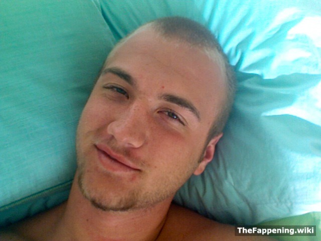 itscelebrixxxtiez:  Nick hogan  Peep More naked celebrities http://itscelebrixxxtiez.com