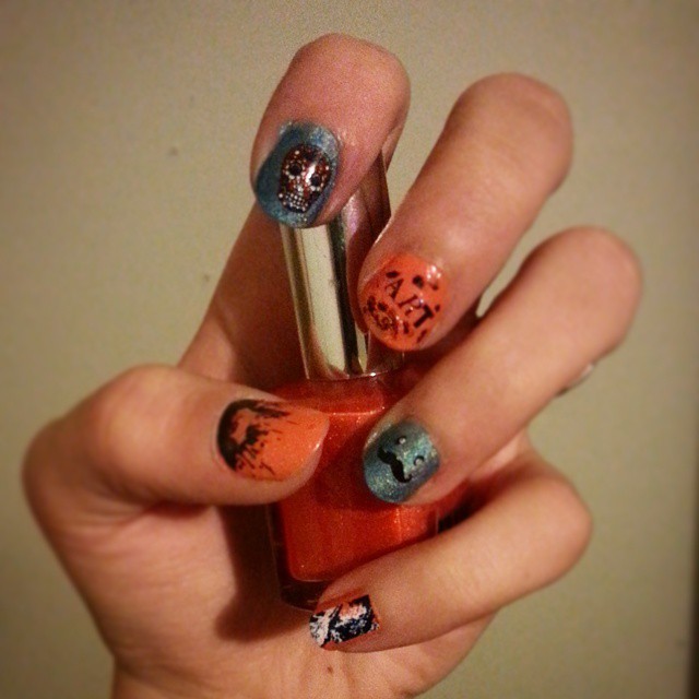 Did my nails while waiting for my cakes to cool #nailtattoos
