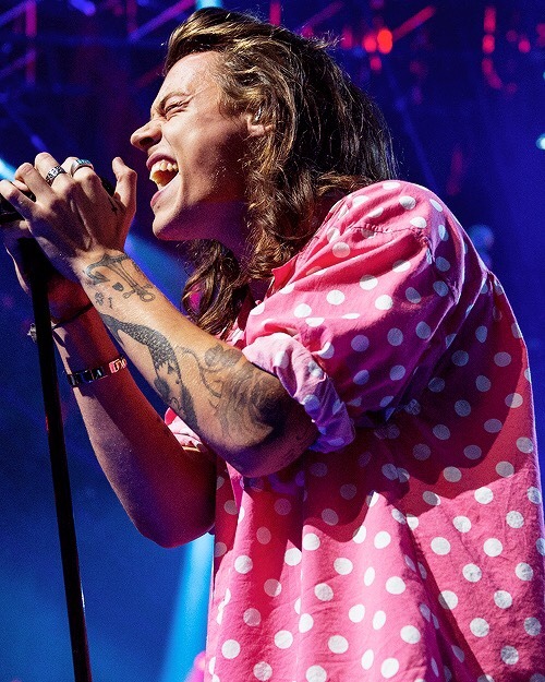 snugglybeanlouis:  look..im not trying to be rude but 