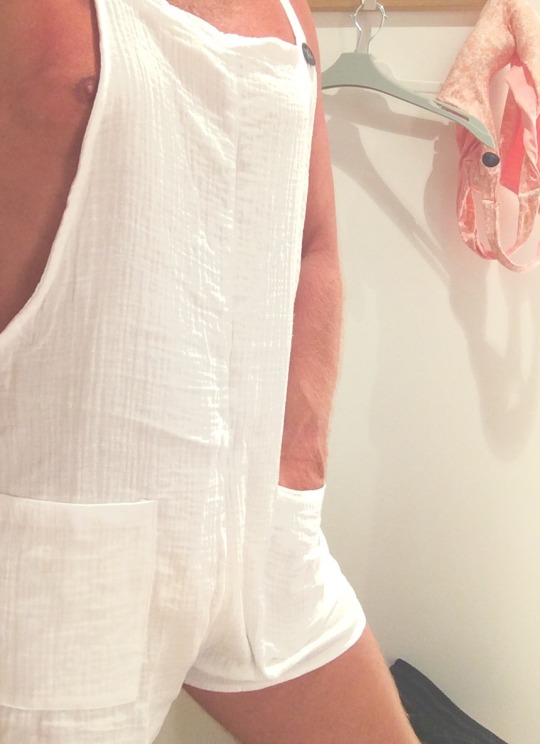 Sex sohard69white:I think I need this jumpsuit! pictures