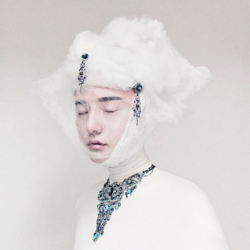 fuckyeahchinesefashion:  穿不在骚，有范则灵；戴不在贵，小众迷情。美男摄影师章元一又出新照，废弃布料+小众珠宝=无界限美人～几块废弃的布料，些许空置的羽毛，外加上一朵路边的花蕊，一片凋零的落叶，手机拍也是大片。