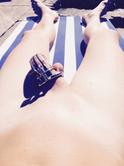 whitechastityangel:  Exposing my cage in the sun 😊 