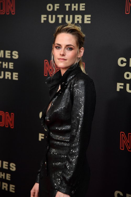 Kristen Stewart at the NYC premiere of Crimes of The Futurevia @AdoringKS