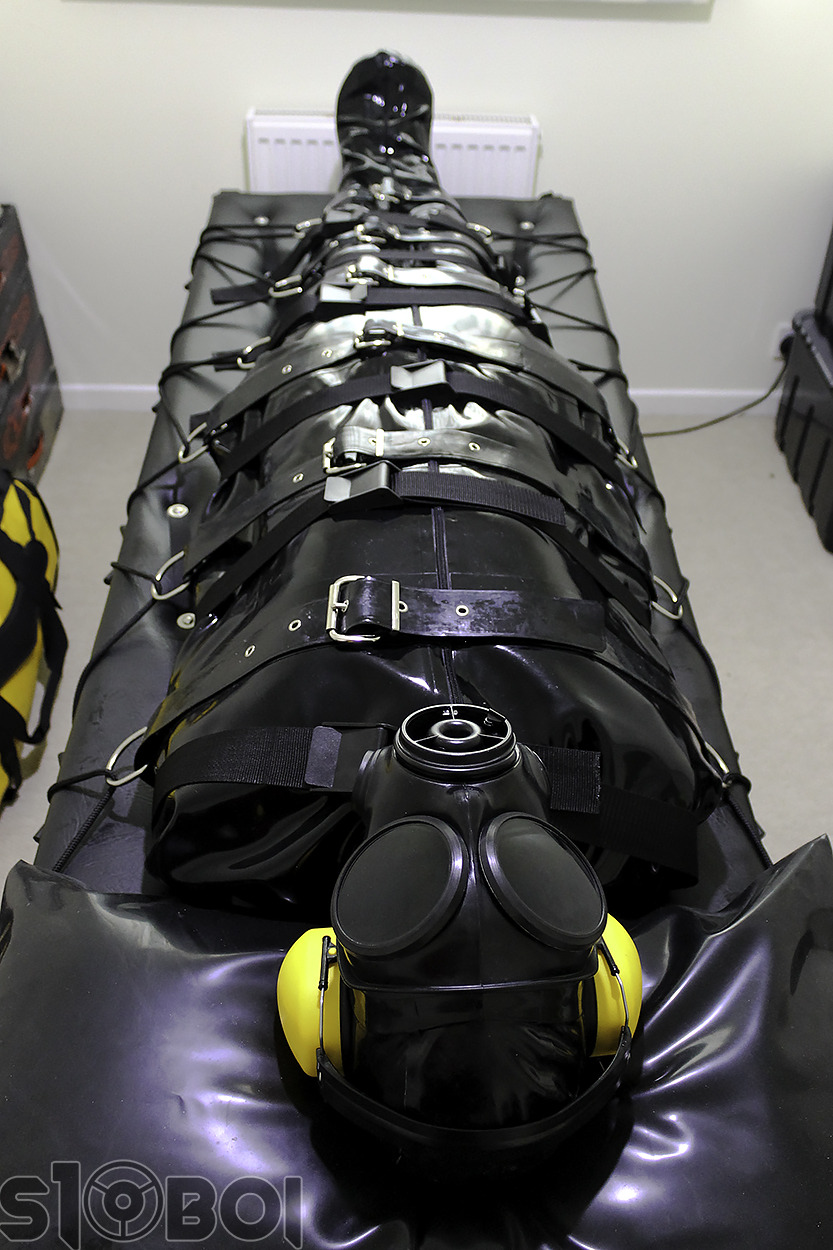 s10boi:  I spent two hours in total isolation and sensory deprivation in my catsuit