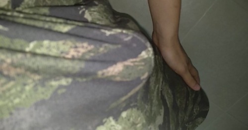 中學師弟自從日日做Gym之後就性慾大增 每次都做完都撐到好撚大包 隔幾日就逼住同佢做腰部運動