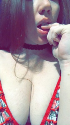 Submissivelittlemuse:  Waiting For Daddy To Come Home💜
