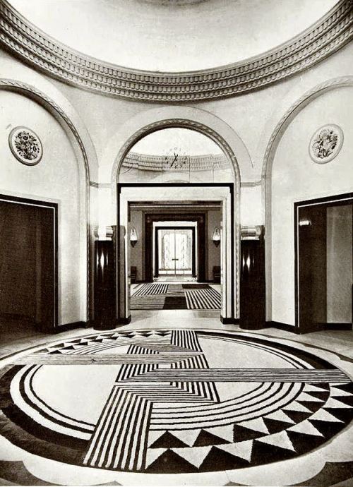 danismm:Claridge’s Hotel, London 1935. Rugs designed by Marion Dorn.