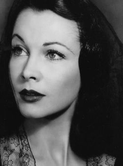 violentwavesofemotion: Vivien Leigh c. September,