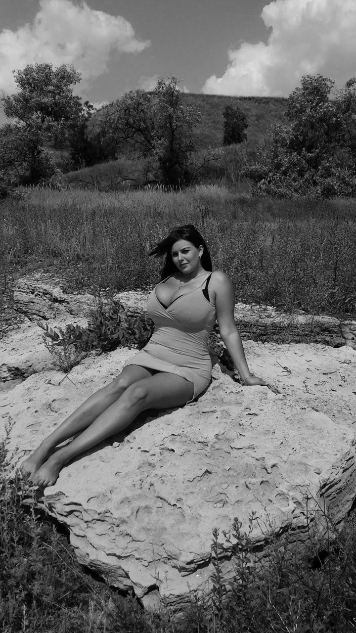 titten666:Titten Voluptuous Busty Beautiful Xenia Wood Cleavage Titten 666 Titten