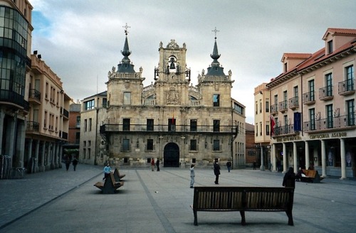 Plaza Mayor y Ayuntamiento, Astorga, León, 2001.