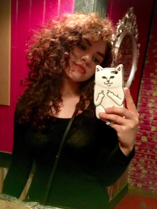 curly girl here to rule ya world