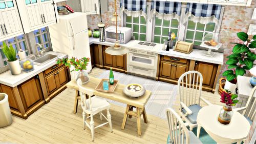 English CottageThis English-style cottage is located in the picturesque world of Windenburg! With 2 
