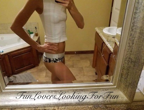 funloverslookingforfun:  Just a little play time!