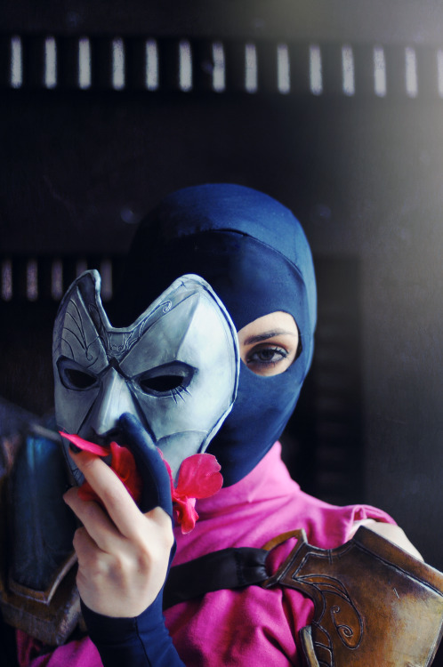 miumachi:Female Jhin cosplay by Orobas CosplayFeel free to share! Please keep the credits :)