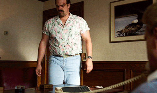brattylikestoeat: kaspbrat:illusionlovers: he thiccI would die for Hopper and men built like him.