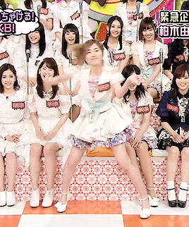 akb48g-gifs:Jurina imitates how Yukirin dances to Gingham Check (AKBINGO! ep 425 170124) 