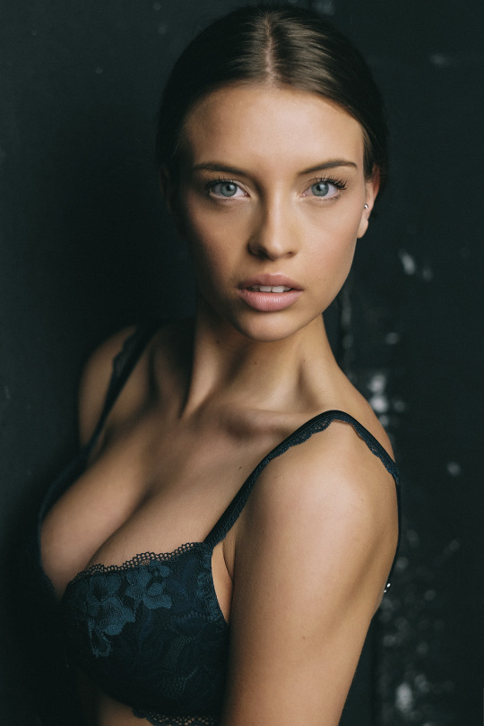 Leila (15 Photo)