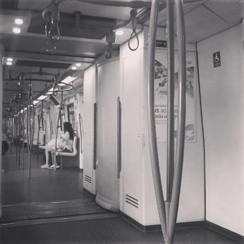 mojowu:  #thailand #bangkok #nix #skytrain #b&w