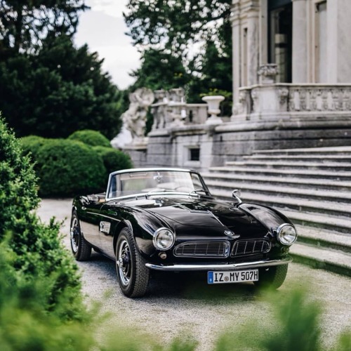 BMW 507 photographed by great @stephan_bauer at Concorso d'Eleganza di Villa D'Este. 