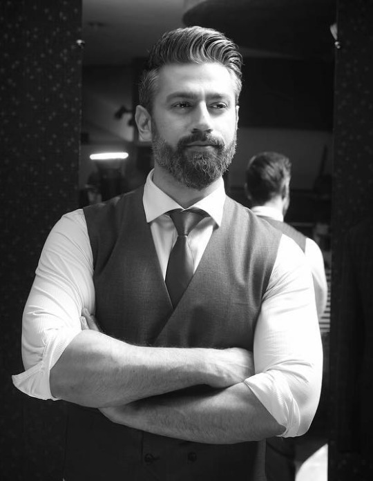 the-dapper-executive:  REBLOGIF YOU LOVE BEARD ANDSUITSHassan Bilal (@hassan_bilal84) • Instagram photos and videos#TheDapperExecutive 
