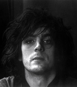 needforcolor:    “I’m full of dust and guitars.” Syd Barrett