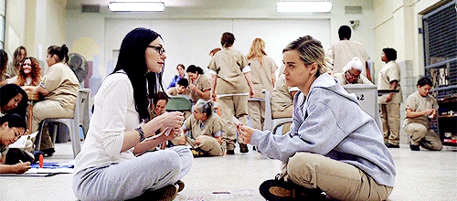 charmingswan:Vauseman in Season 4 of OITNB
