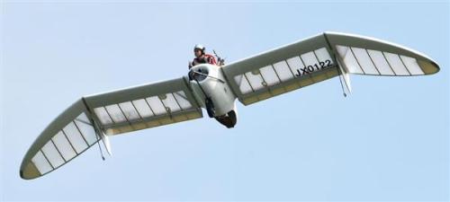 宮崎駿ナウシカの「メーヴェ」をモデルにした小型機が空舞う　北海道でテスト飛行