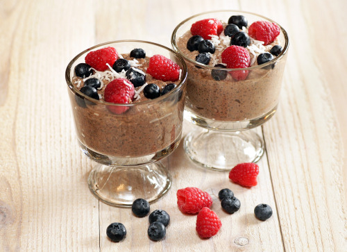 Healthy Treat: Chocolate Coconut Chia Pudding via Peace Love Shea, Shea Marie // check it out at fas