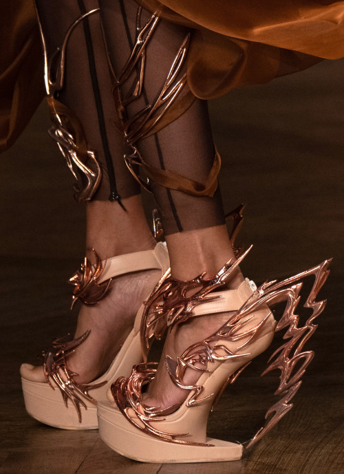 themakeupbrush:Iris van Herpen Fall 2022 Couture