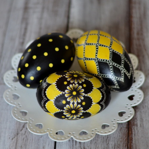 lamus-dworski:Various pisanki (Polish decorated Easter eggs) with modern and traditional patterns, f